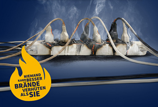 Eine qualmende Steckdosenleiste