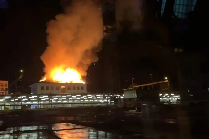 Dach Bahnhof in Brand