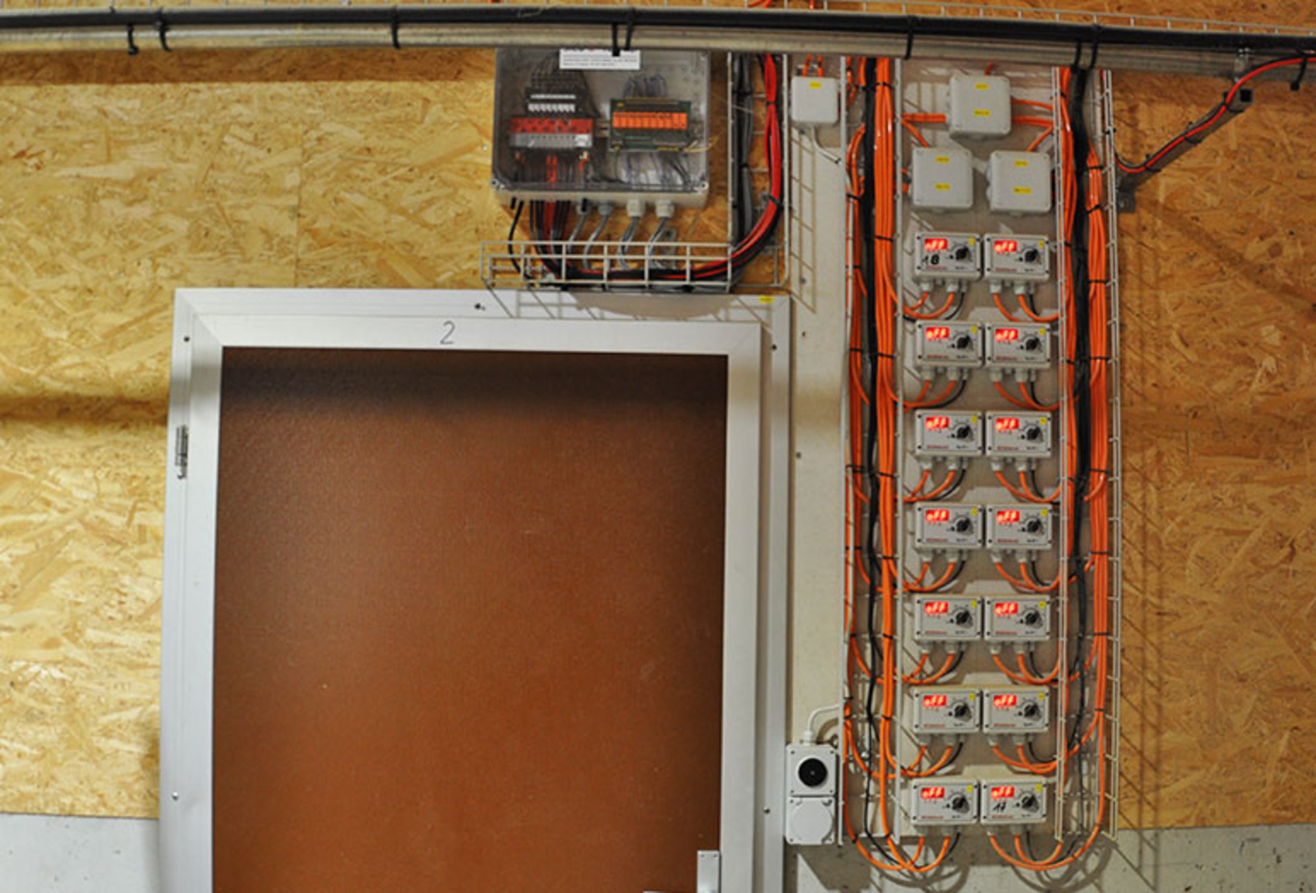 Abbildung von technischen Einrichtungen in einem Schweinestall