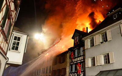 Ein brennendes Haus in der Altstadt von Steckborn