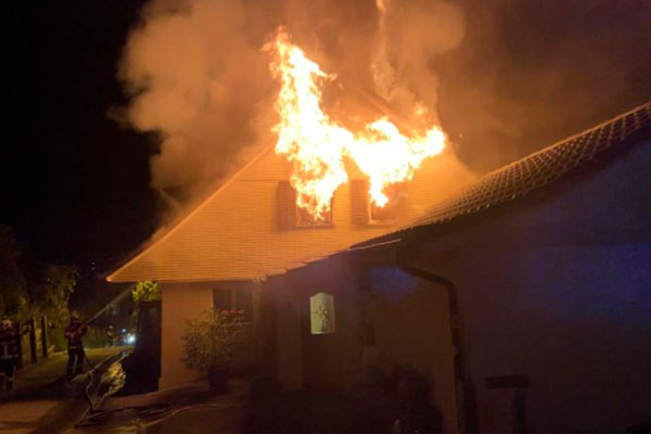 Brennendes Haus in Gontenschwil